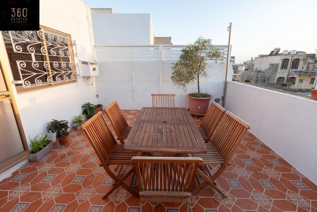 Beautiful, Typical Maltese 4Br Home With Roof Top By 360 Estates Sliema Kültér fotó