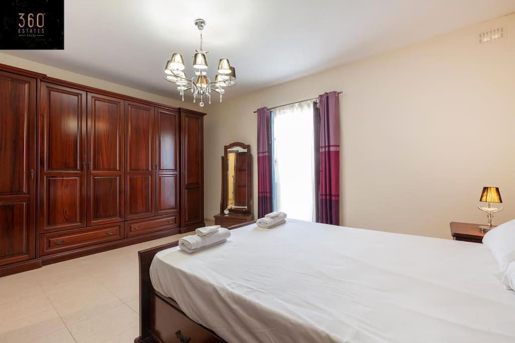 Beautiful, Typical Maltese 4Br Home With Roof Top By 360 Estates Sliema Kültér fotó