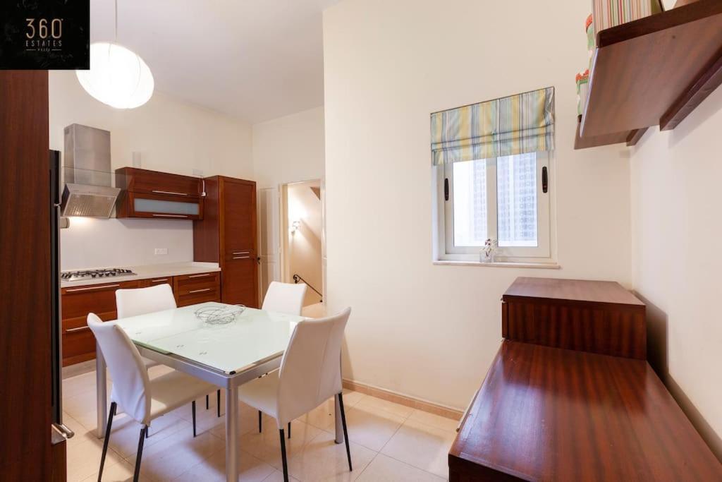 Beautiful, Typical Maltese 4Br Home With Roof Top By 360 Estates Sliema Kültér fotó